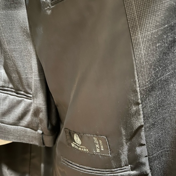 Men’s Suit - Picture 5 of 9